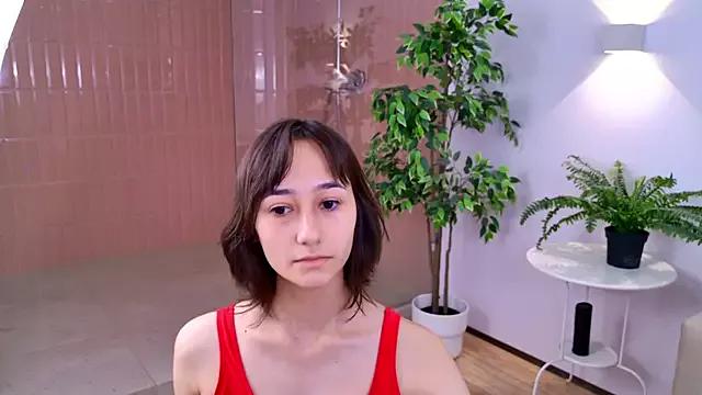 EmilySwonn from StripChat is Freechat