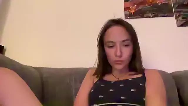EmilyWi_ from StripChat is Freechat