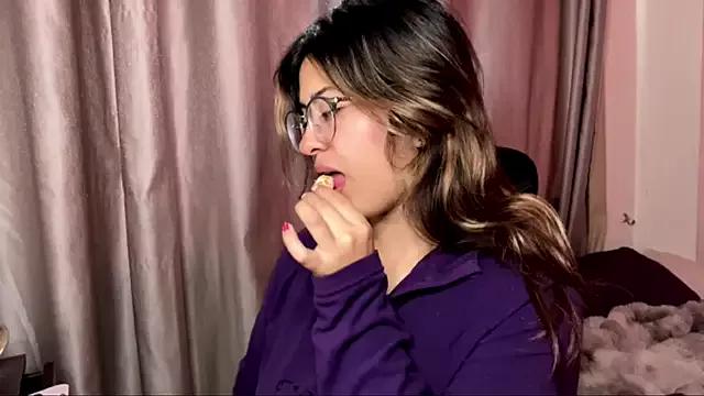 emma__bell_ from StripChat is Freechat