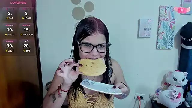 Emma_boo from StripChat is Freechat