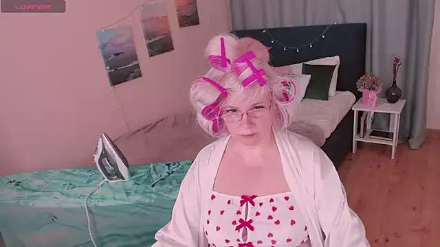 emma_pill from StripChat is Freechat
