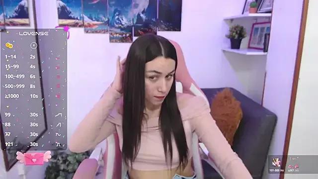 EmmaMyerss_ from StripChat is Freechat
