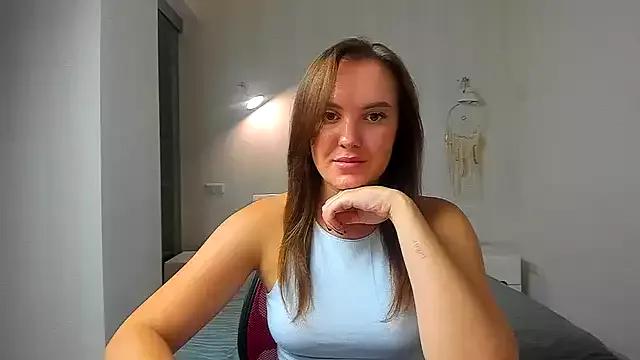 EmmaNorman from StripChat is Freechat