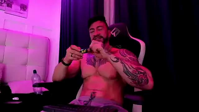 Erick_waller from StripChat is Freechat
