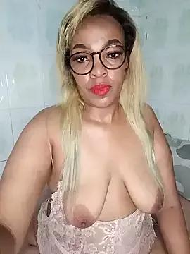 Eroticdollxx3 from StripChat is Freechat