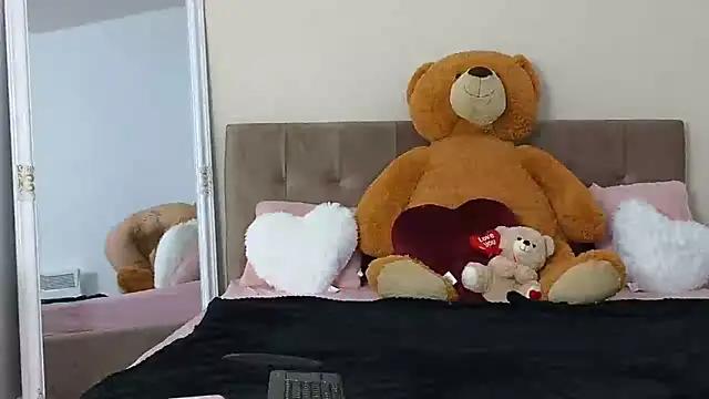Check out our webcam shows gallery and message on a personal level with our sweet squirt cams hosts, showing off their natural physiques and sex toys.