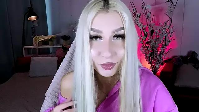 EvelynnLuxe from StripChat is Freechat