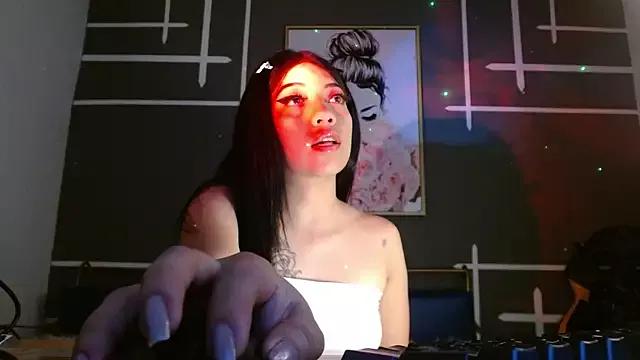 Ey_im_simone from StripChat is Freechat