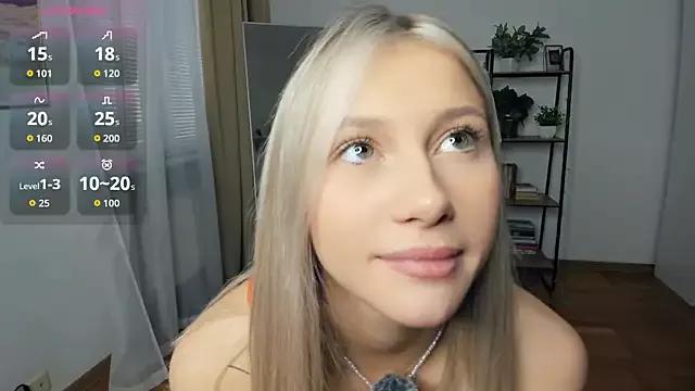 Photos of FaaBinaa from StripChat is Freechat