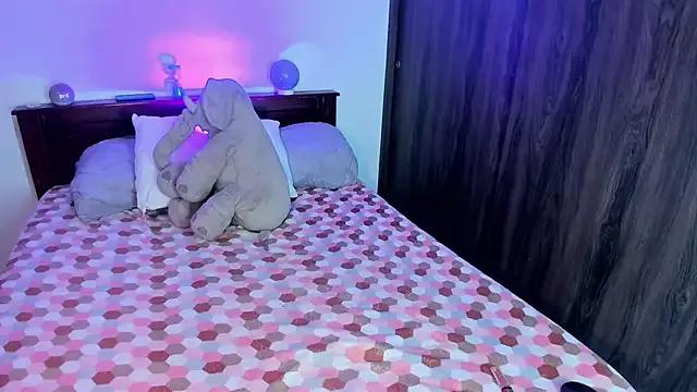 Check out our webcam shows gallery and message on a personal level with our sweet squirt cams hosts, showing off their natural physiques and sex toys.