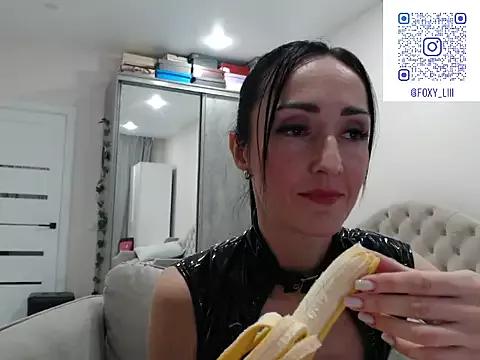 Foxy-li from StripChat is Freechat