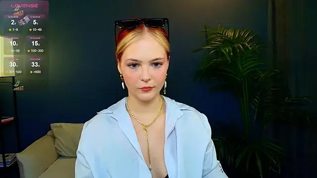 Foxy_Polly from StripChat is Freechat