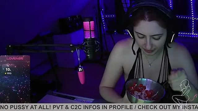 Check out our webcam shows gallery and message on a personal level with our sweet squirt cams hosts, showing off their natural physiques and sex toys.