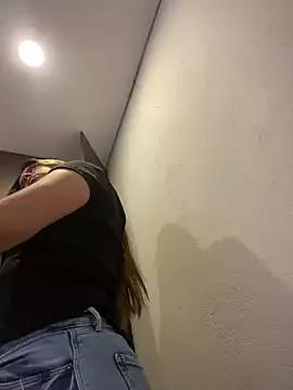 girl-anni from StripChat is Freechat