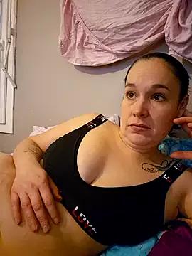 Girlysensuelle from StripChat is Freechat