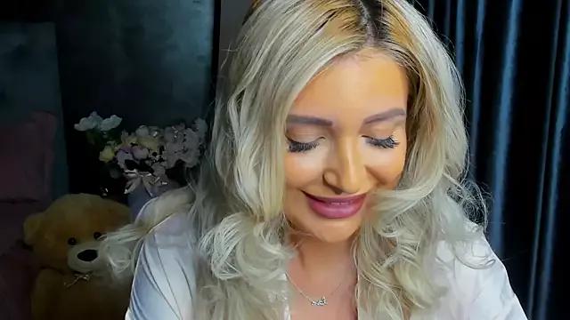 glossy_blondegirl from StripChat is Freechat
