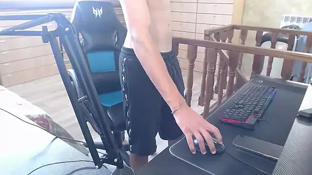 GoldenMTBoy from StripChat is Freechat