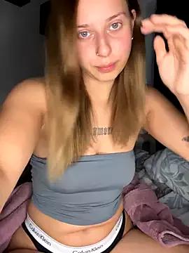 GoodGirlSarahxx from StripChat is Freechat