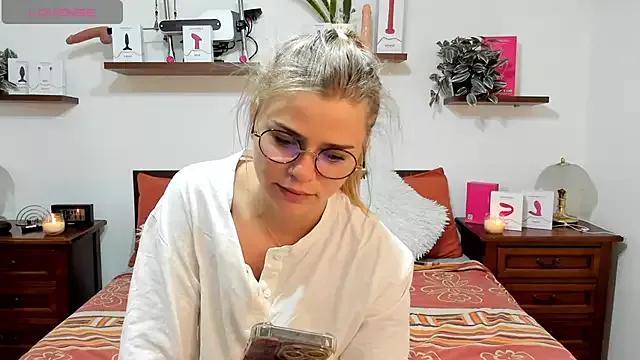 HaleyReedme from StripChat is Freechat
