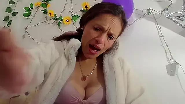 hanamor from StripChat
