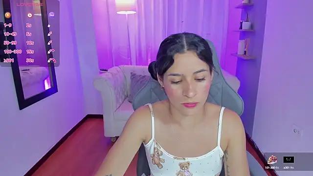 hanna_mils from StripChat