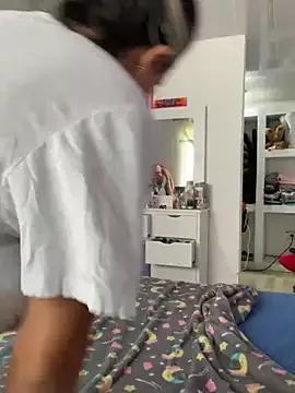 hannahb-e from StripChat is Freechat