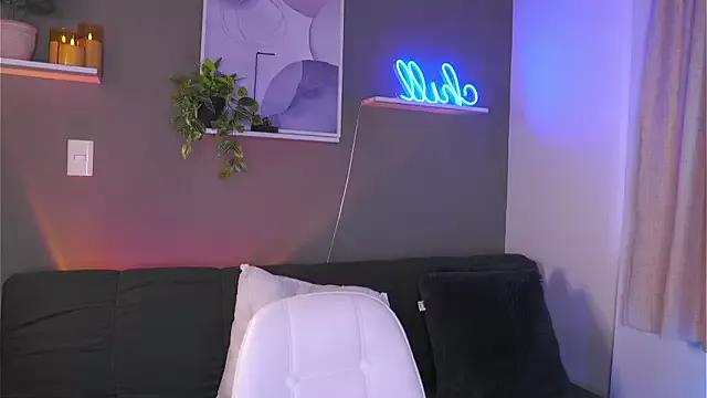 HannahEvanss from StripChat is Freechat