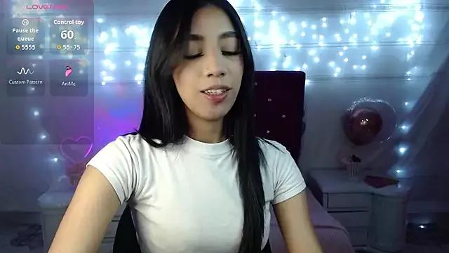 HANNALOUSEGIRL from StripChat is Freechat