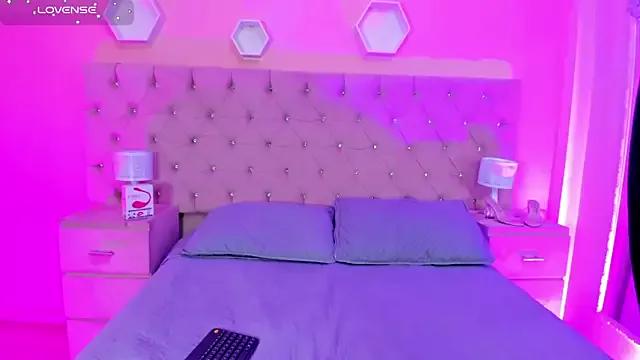 HayleyRosse from StripChat is Freechat