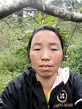 hera-00 from StripChat is Freechat