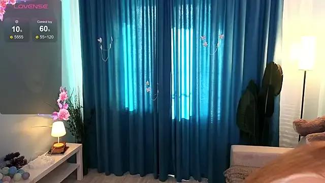 HeyMonkey_ from StripChat is Freechat