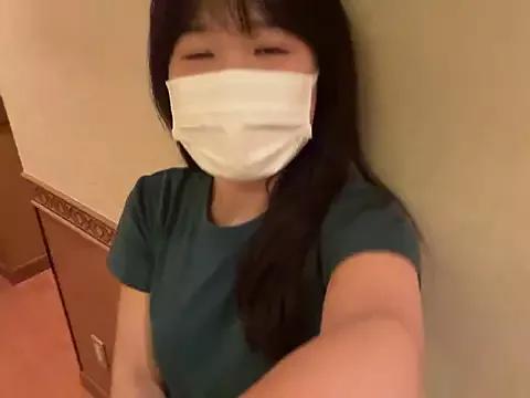 hikiwarinatto_xoxo from StripChat is Freechat