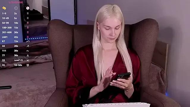 HitchcocianBlonde from StripChat is Freechat