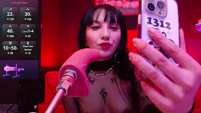 Holly_golden1 from StripChat is Freechat