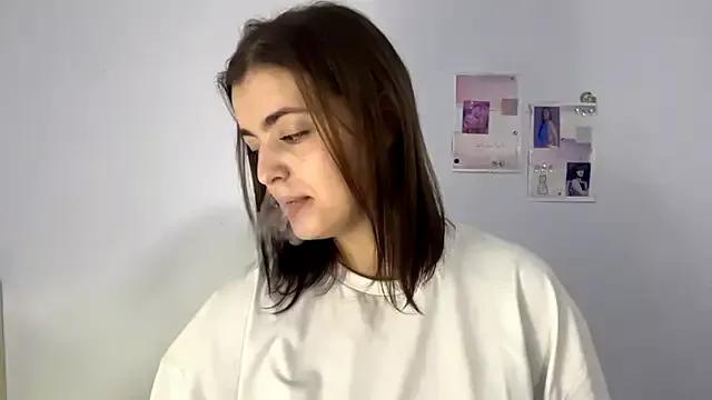HoneyMist from StripChat is Freechat