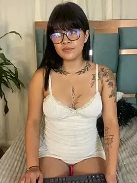 honeyy_mia from StripChat is Freechat