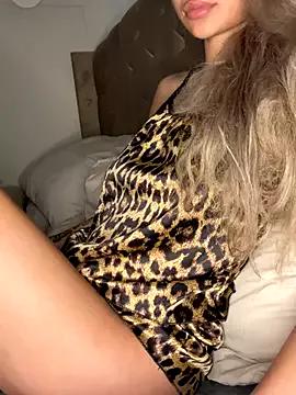 Honeyyyxo from StripChat is Freechat