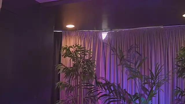 HotSkinnyX from StripChat is Freechat