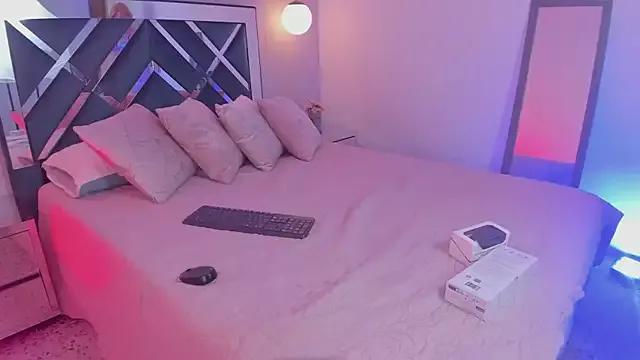 Check out our webcam shows gallery and message on a personal level with our sweet squirt cams hosts, showing off their natural physiques and sex toys.