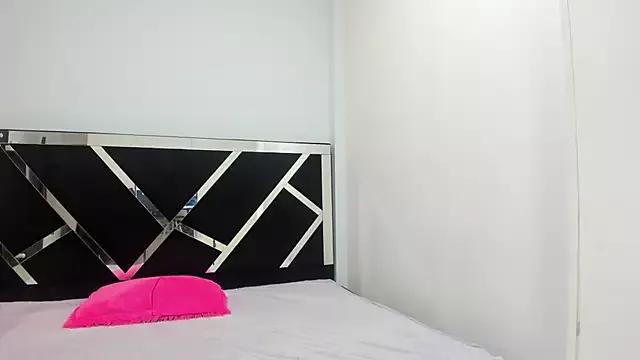 iisabella_noa from StripChat is Freechat