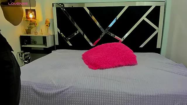 Check out our webcam shows gallery and message on a personal level with our sweet squirt cams hosts, showing off their natural physiques and sex toys.