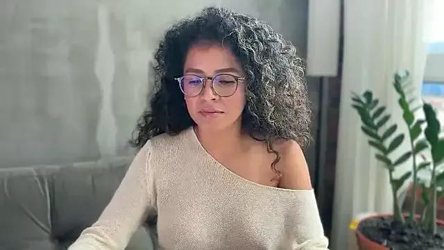 illaroom from StripChat is Freechat