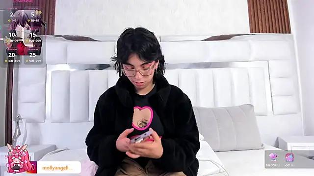 Check out our webcam shows gallery and message on a personal level with our sweet squirt cams hosts, showing off their natural physiques and sex toys.