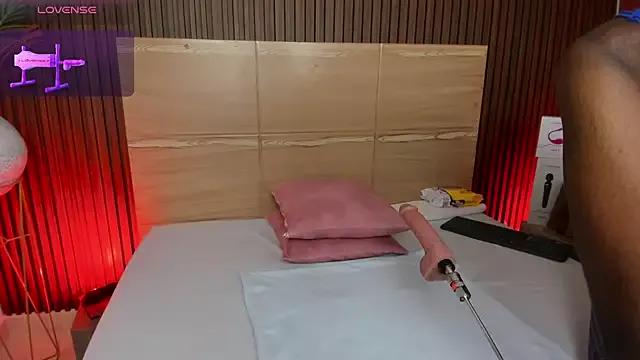 iris_violeta from StripChat is Freechat