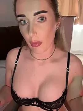 IrisDiamondXO from StripChat is Freechat