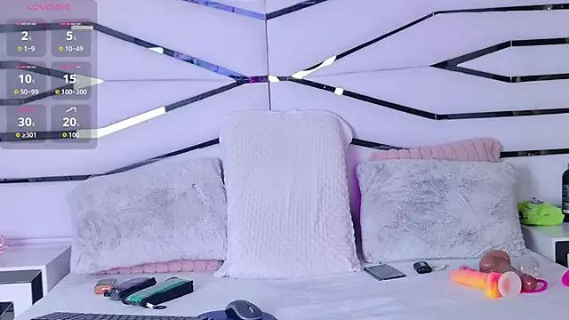 IrissBloom from StripChat is Freechat