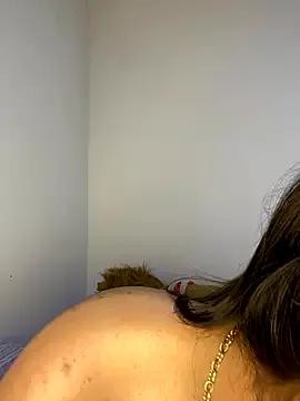 IsabellaJoness_ from StripChat is Freechat