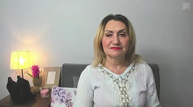 IsabellaSexyMilf from StripChat is Freechat