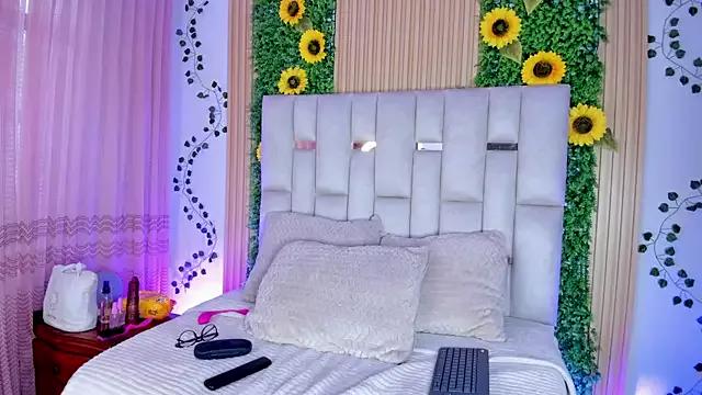 Check out our webcam shows gallery and message on a personal level with our sweet squirt cams hosts, showing off their natural physiques and sex toys.