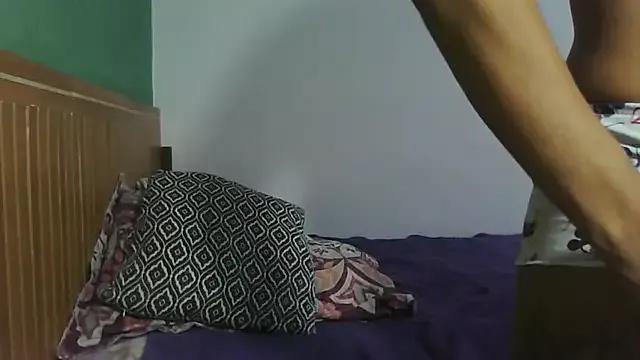 JadeYuri from StripChat is Freechat